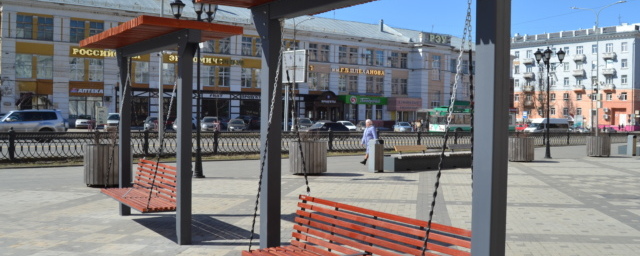 В Иванове на площади Ленина установили качели